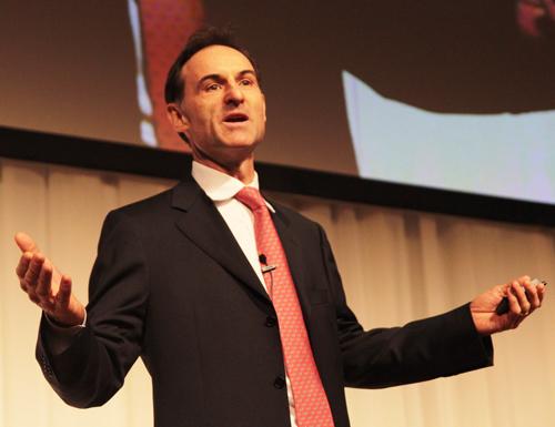 米国アマゾンのエリック・ブルーサードバイスプレジデント